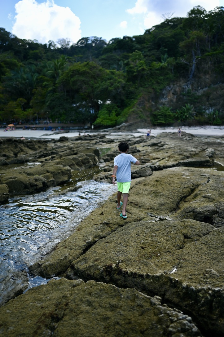 Walking the rocks and tidal pools on Playa Blanca.