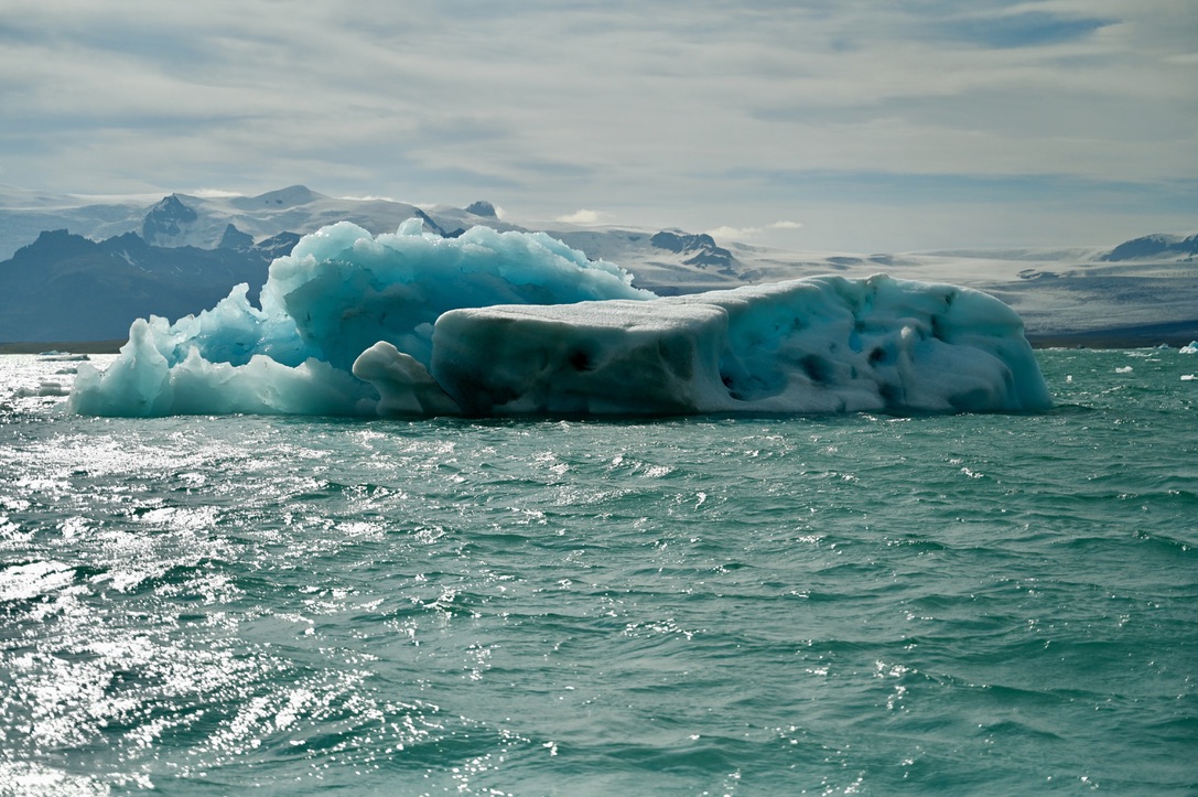 Floating Icebergs in Jökulsárlón glacier lagoon